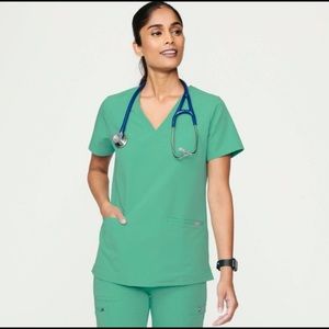 Figs scrubs medium surgical green set